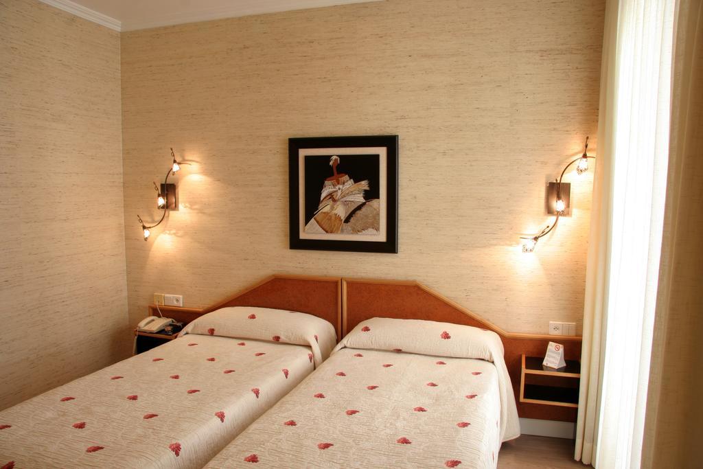 โอสตัล ปารีส Hotel บายาโดลิด ภายนอก รูปภาพ