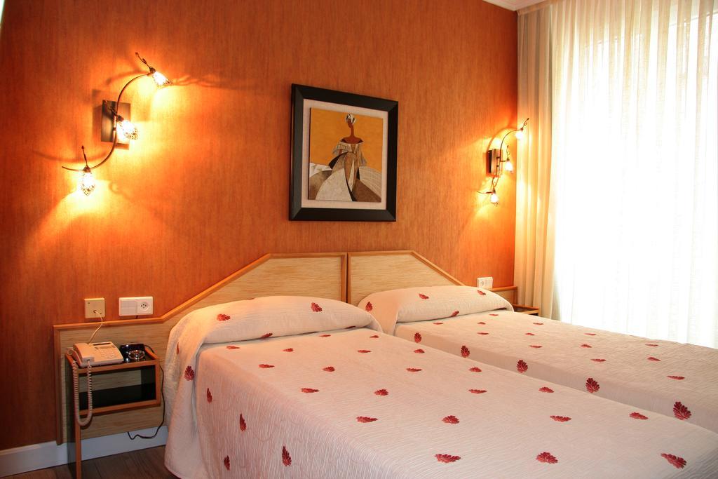 โอสตัล ปารีส Hotel บายาโดลิด ห้อง รูปภาพ