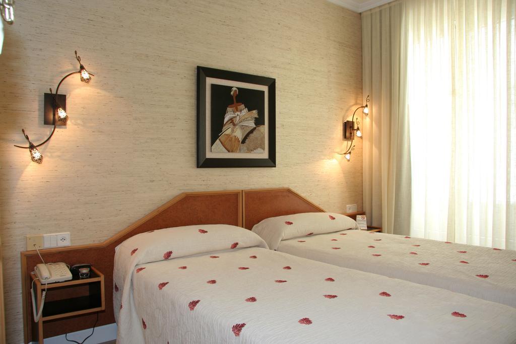 โอสตัล ปารีส Hotel บายาโดลิด ภายนอก รูปภาพ
