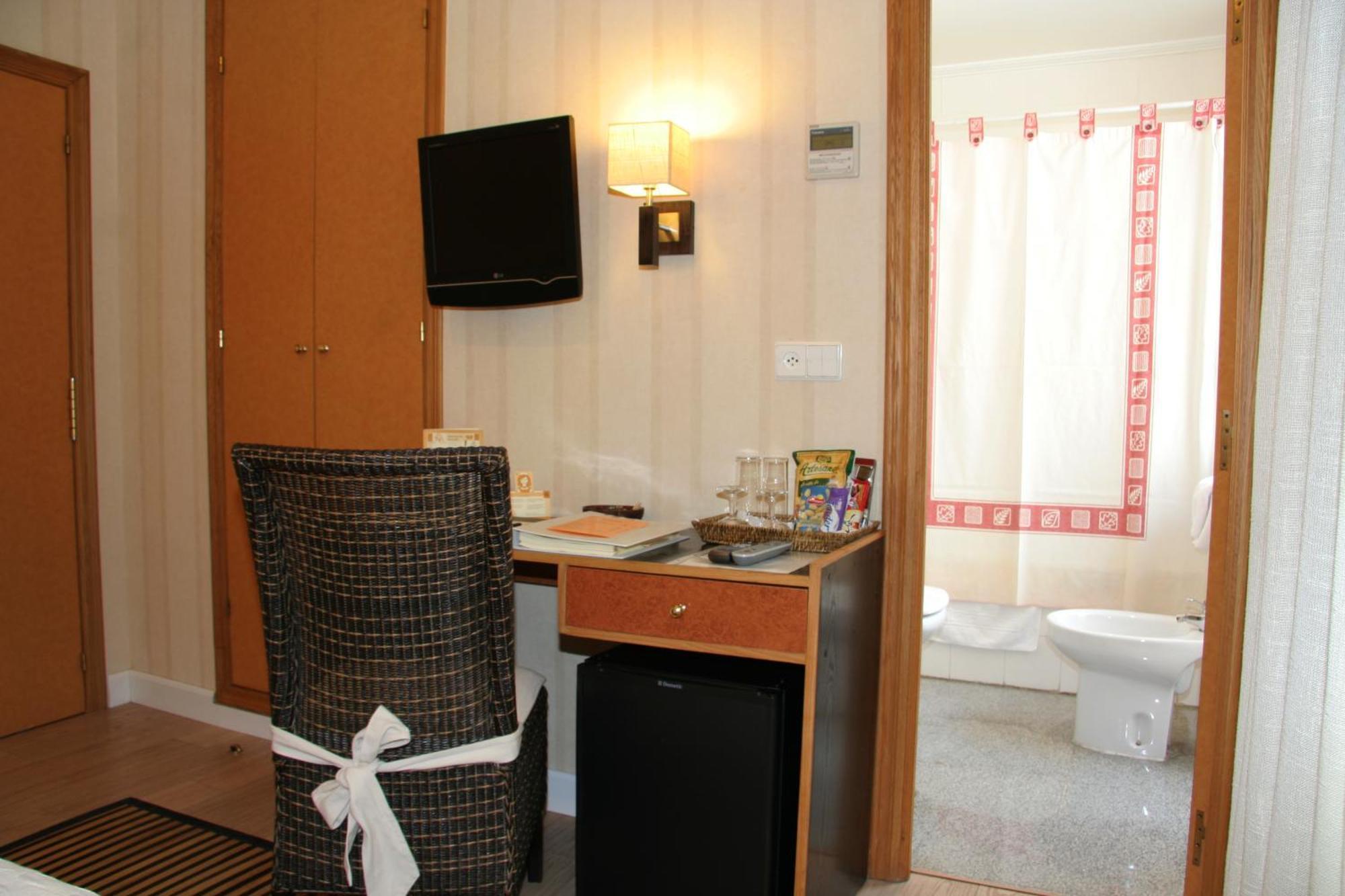 โอสตัล ปารีส Hotel บายาโดลิด ภายนอก รูปภาพ