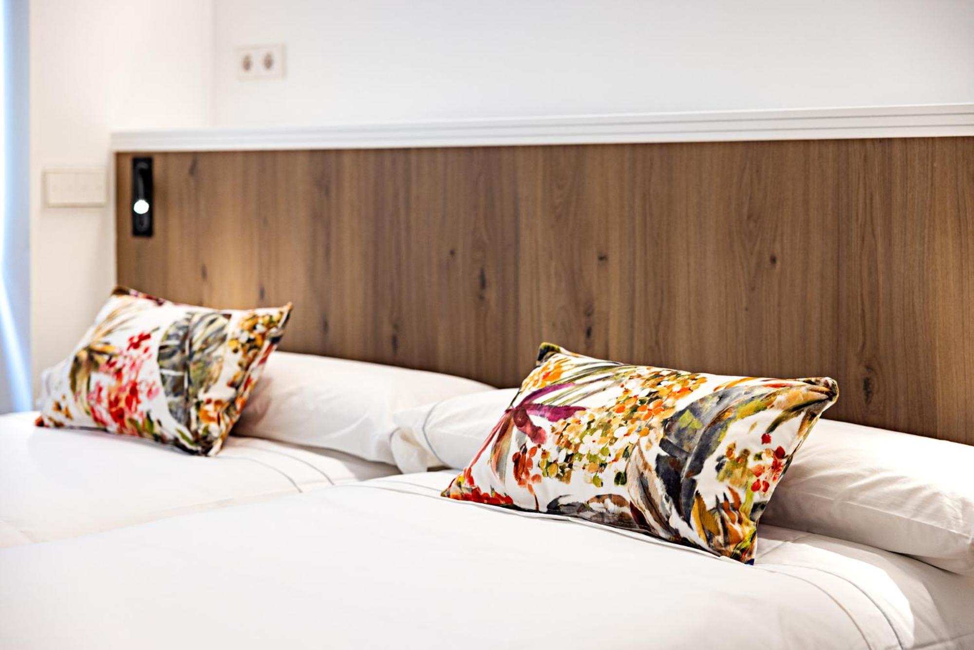 โอสตัล ปารีส Hotel บายาโดลิด ภายนอก รูปภาพ