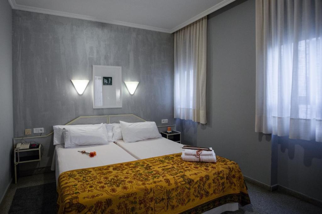 โอสตัล ปารีส Hotel บายาโดลิด ภายนอก รูปภาพ