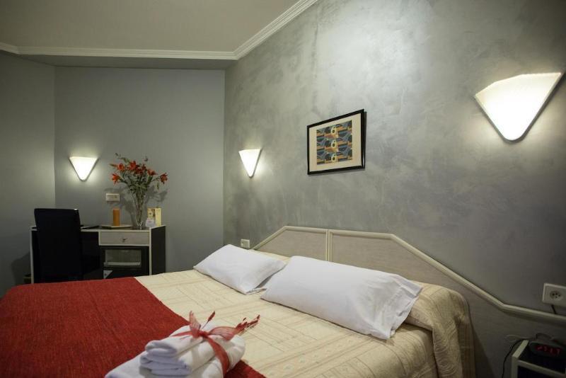 โอสตัล ปารีส Hotel บายาโดลิด ภายนอก รูปภาพ